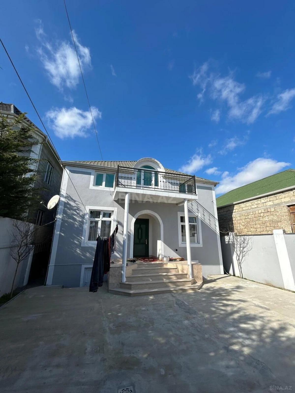 Satılır 5 otaqlı həyət evi 200 m²