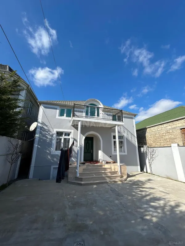 Satılır 5 otaqlı həyət evi 200 m²