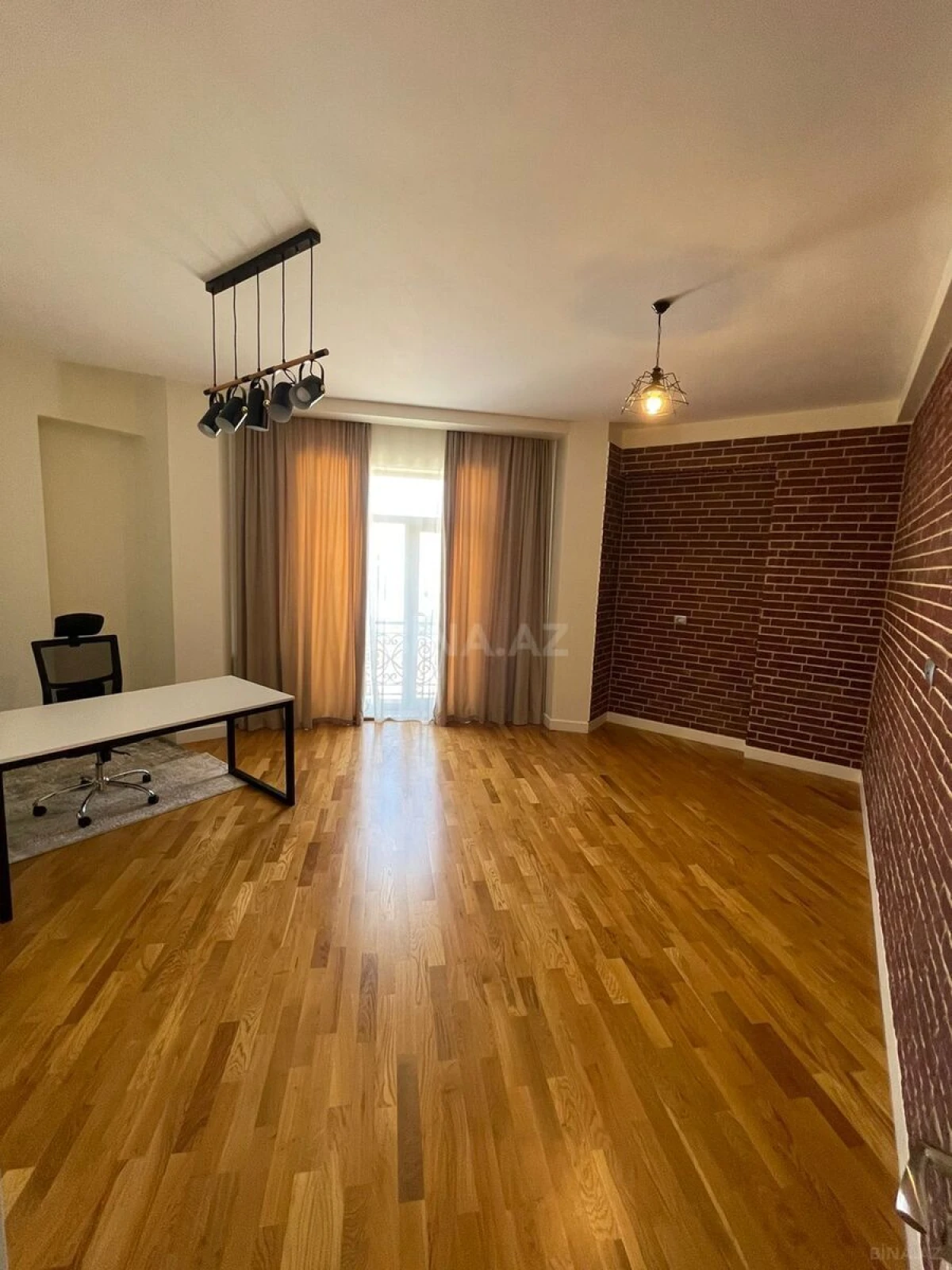 Kirayə verilir 4 otaqlı mənzil 150 m²