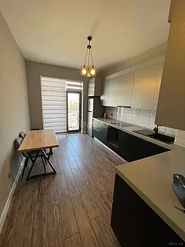 Kirayə verilir 4 otaqlı mənzil 150 m²