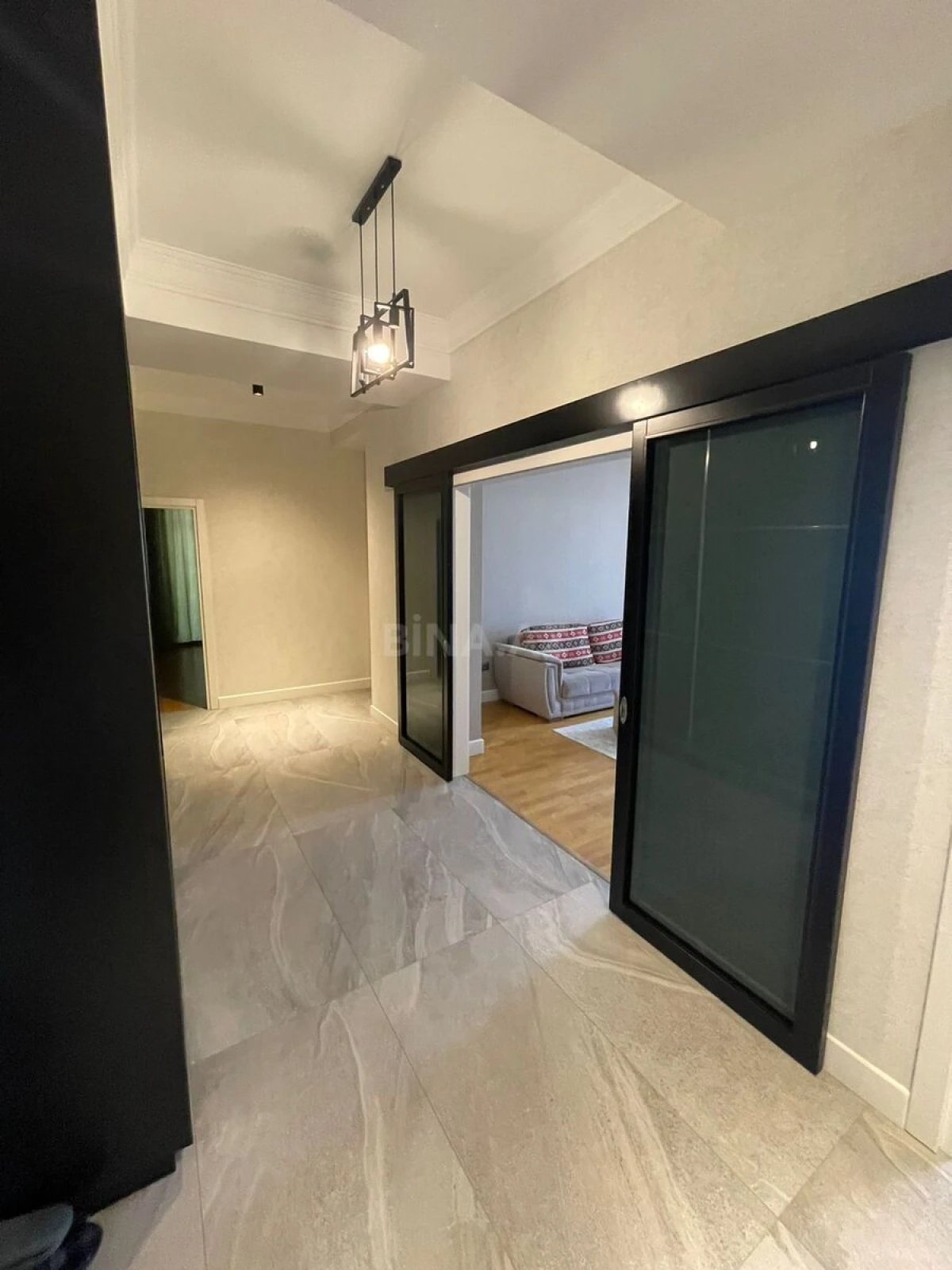 Kirayə verilir 4 otaqlı mənzil 150 m²