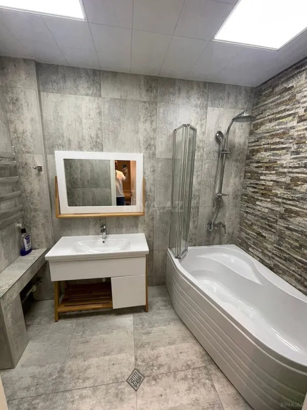 Kirayə verilir 4 otaqlı mənzil 150 m²