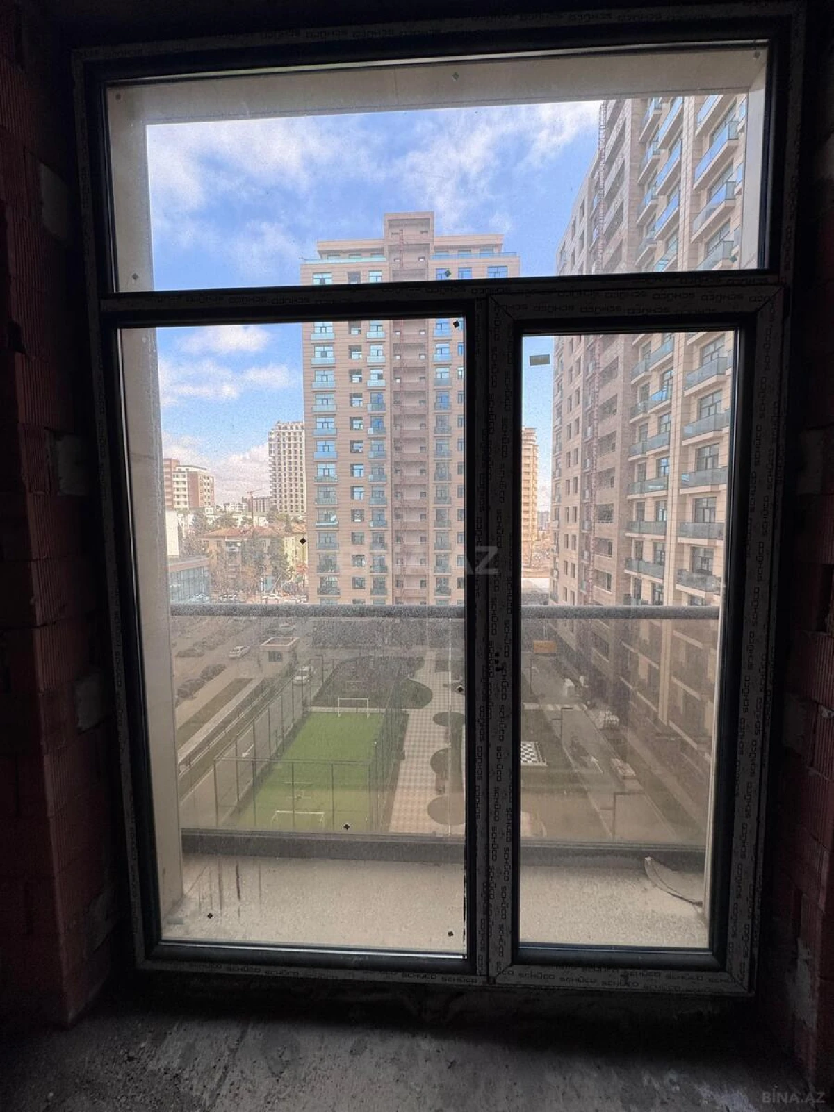 Satılır 4 otaqlı mənzil 143 m²