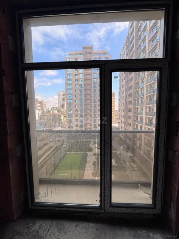 Satılır 4 otaqlı mənzil 143 m²