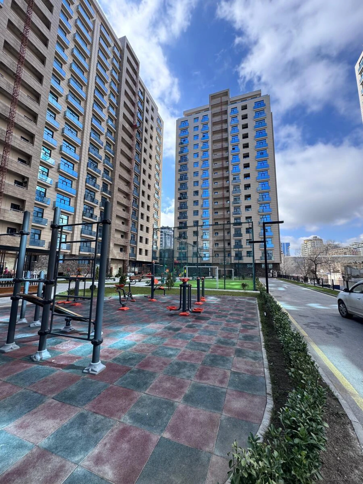 Satılır 4 otaqlı mənzil 143 m²