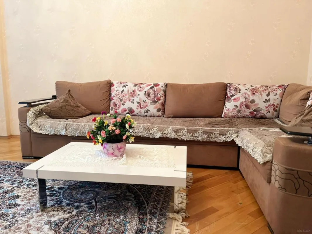 Kirayə verilir 2 otaqlı mənzil 70 m²