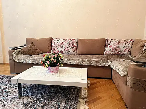 Kirayə verilir 2 otaqlı mənzil 70 m²