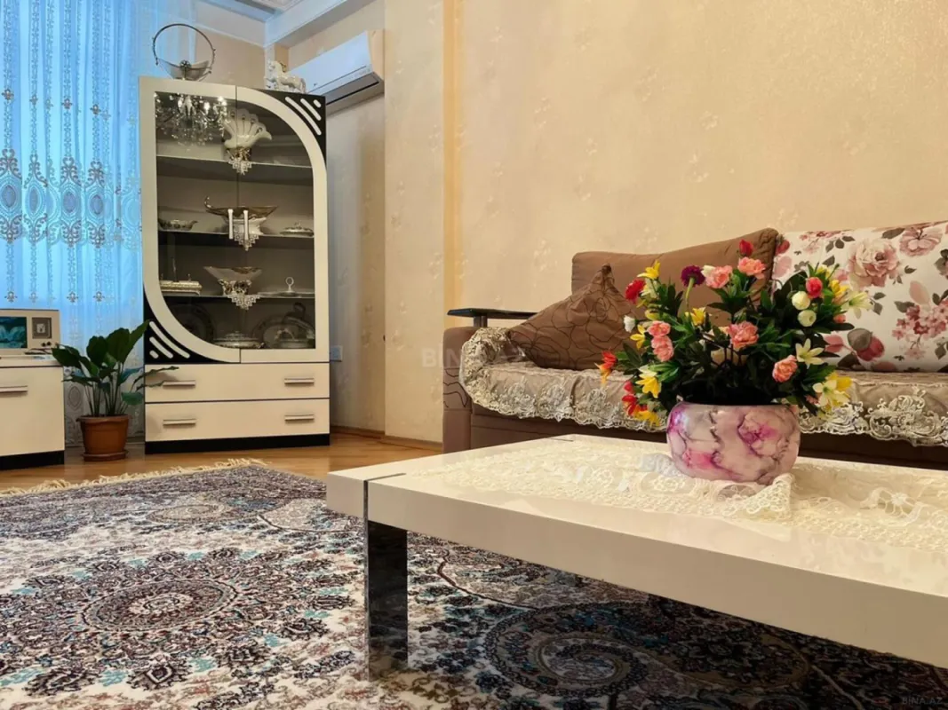 Kirayə verilir 2 otaqlı mənzil 70 m²