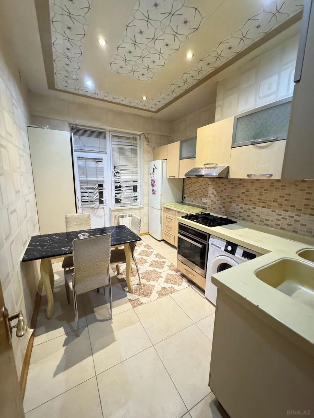 Kirayə verilir 2 otaqlı mənzil 97 m²