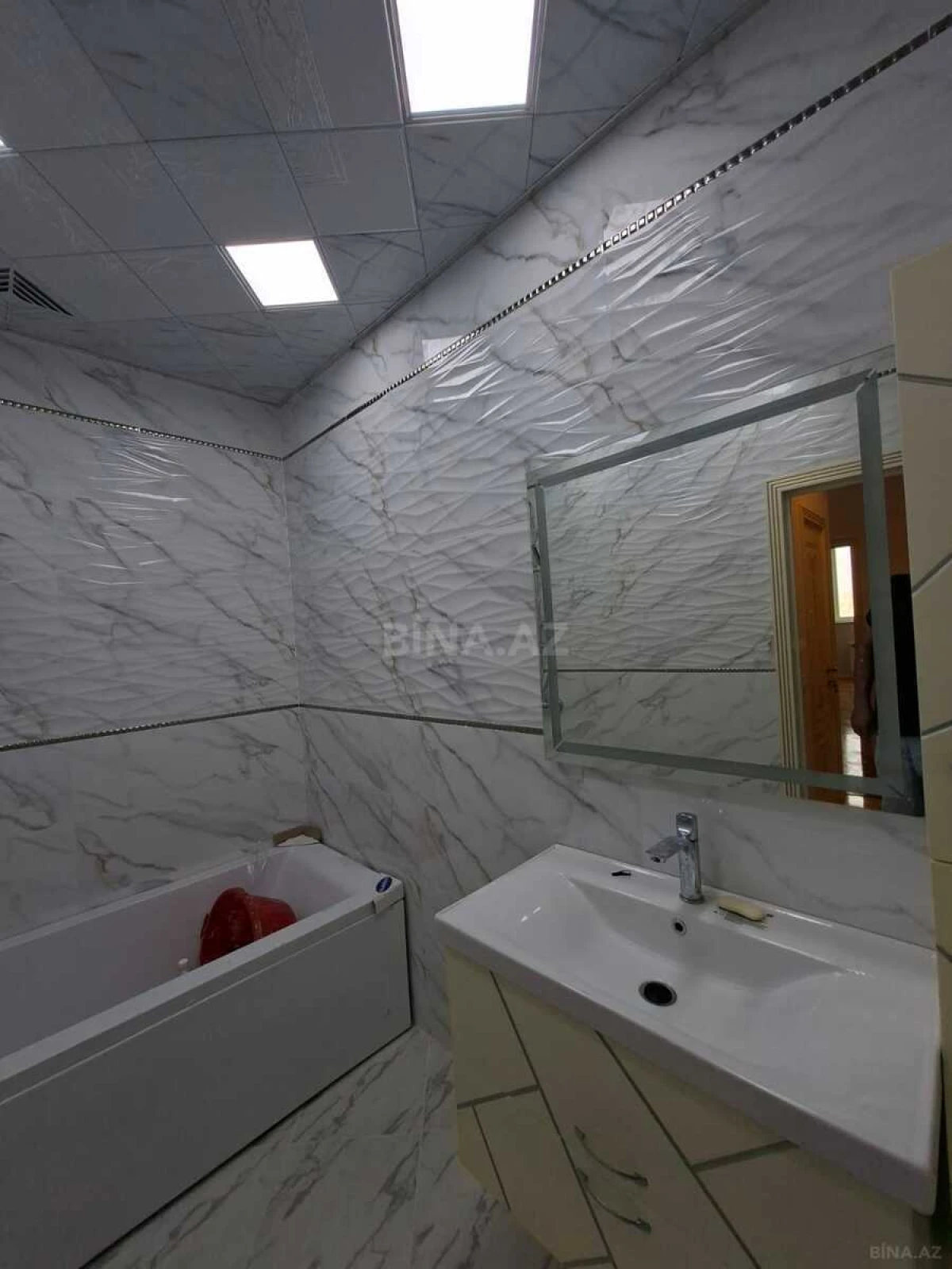 Satılır 3 otaqlı mənzil 96 m²