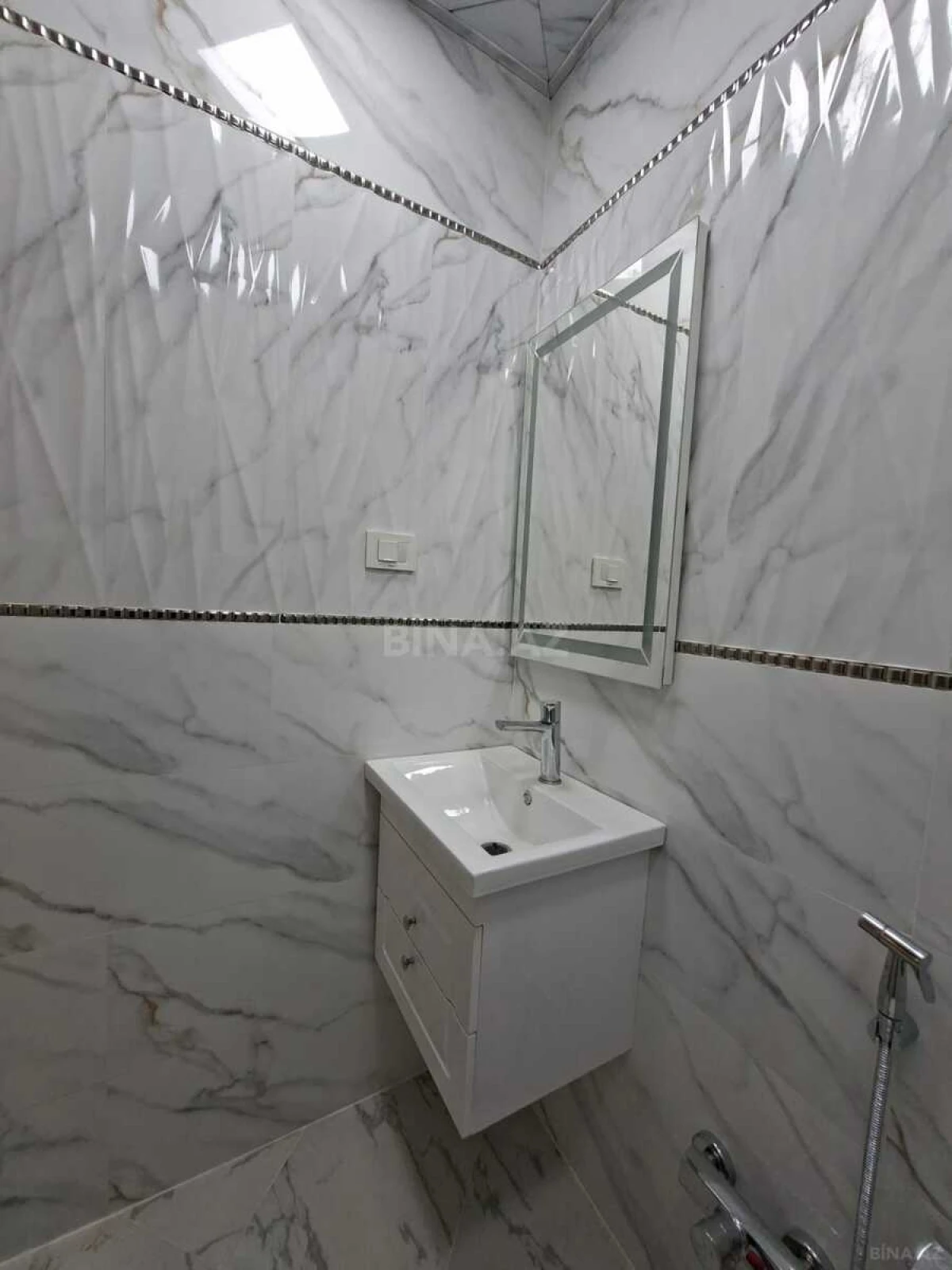 Satılır 3 otaqlı mənzil 96 m²