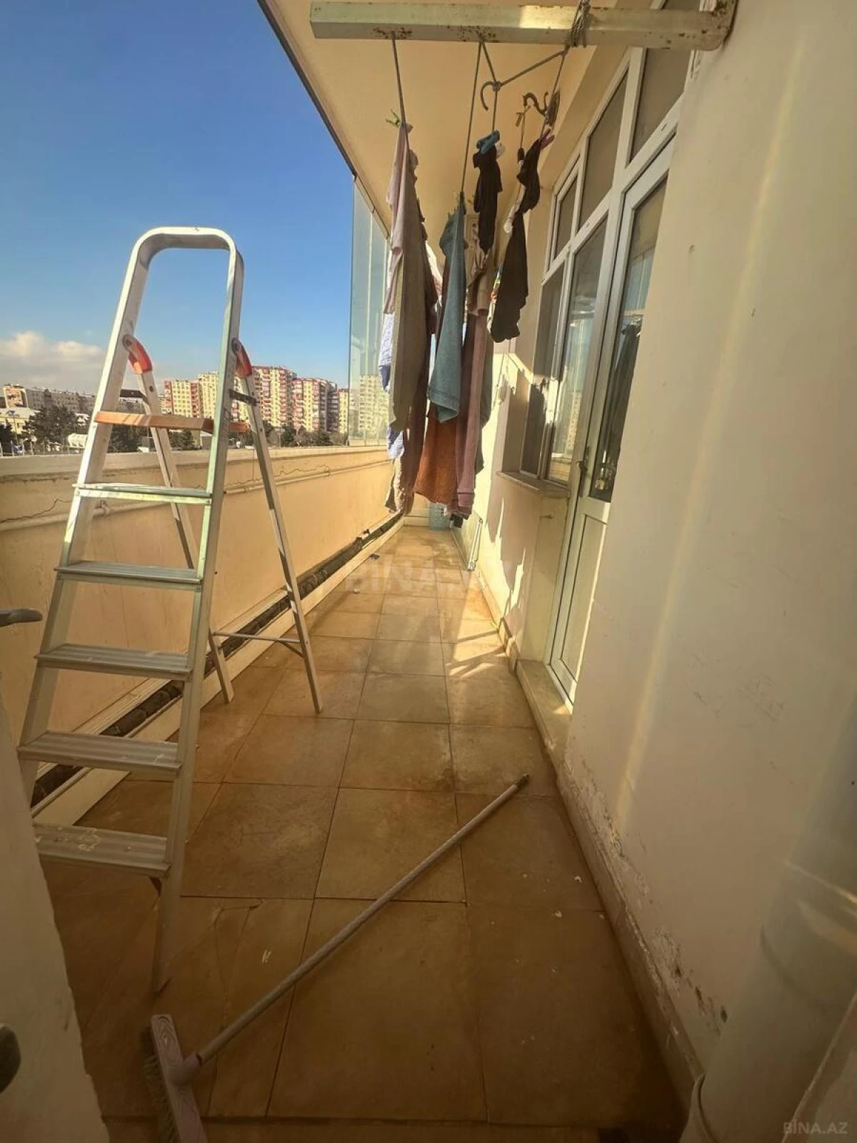 Satılır 3 otaqlı mənzil 145 m²