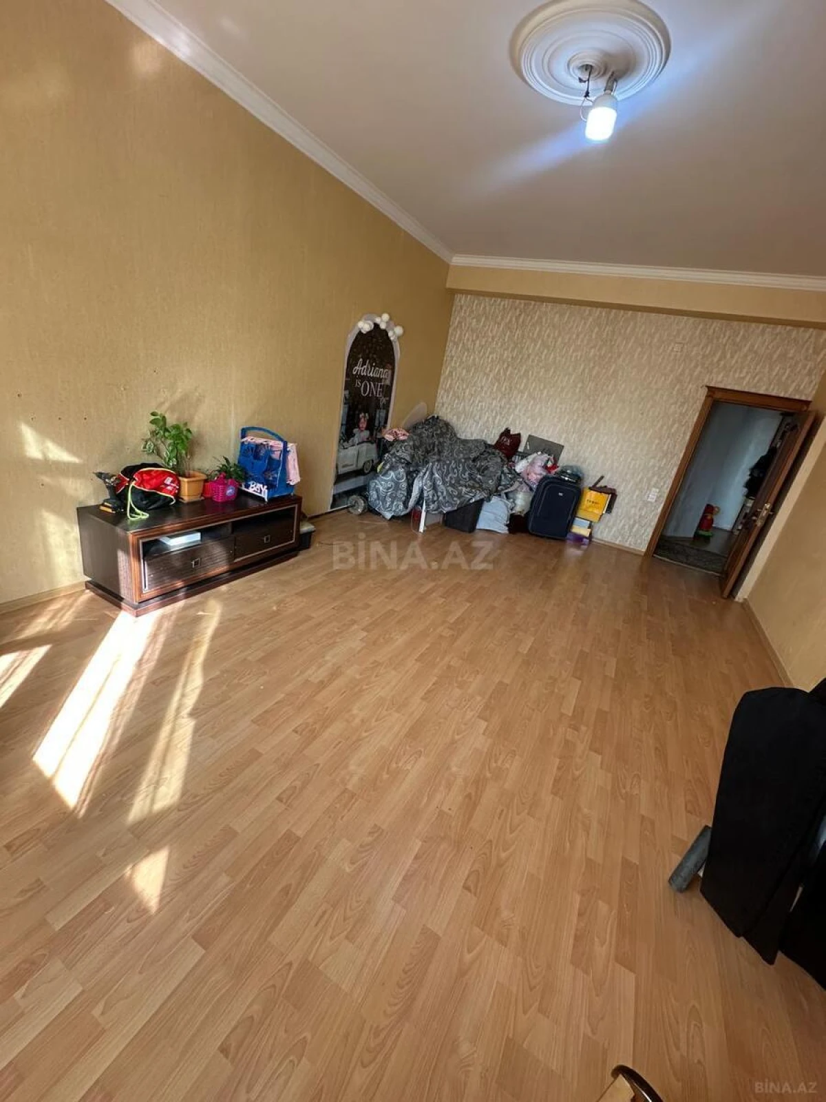 Satılır 3 otaqlı mənzil 145 m²