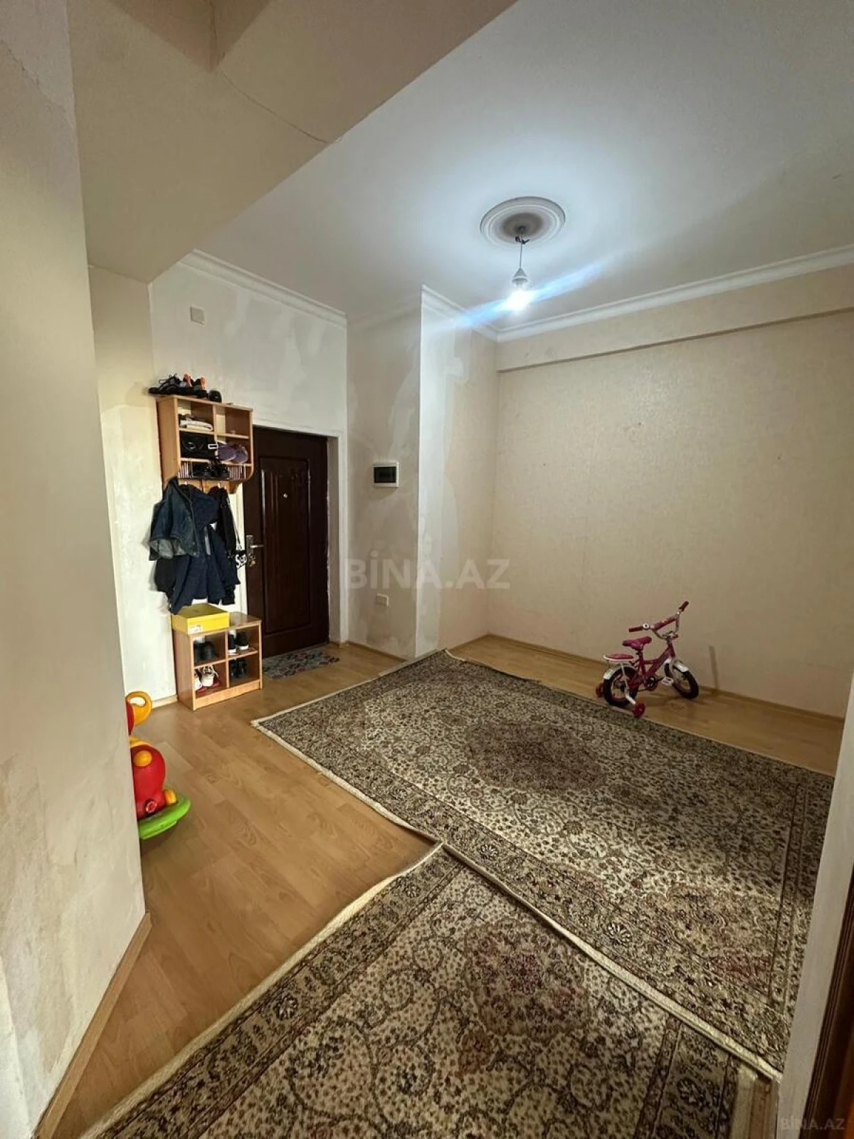 Satılır 3 otaqlı mənzil 145 m²
