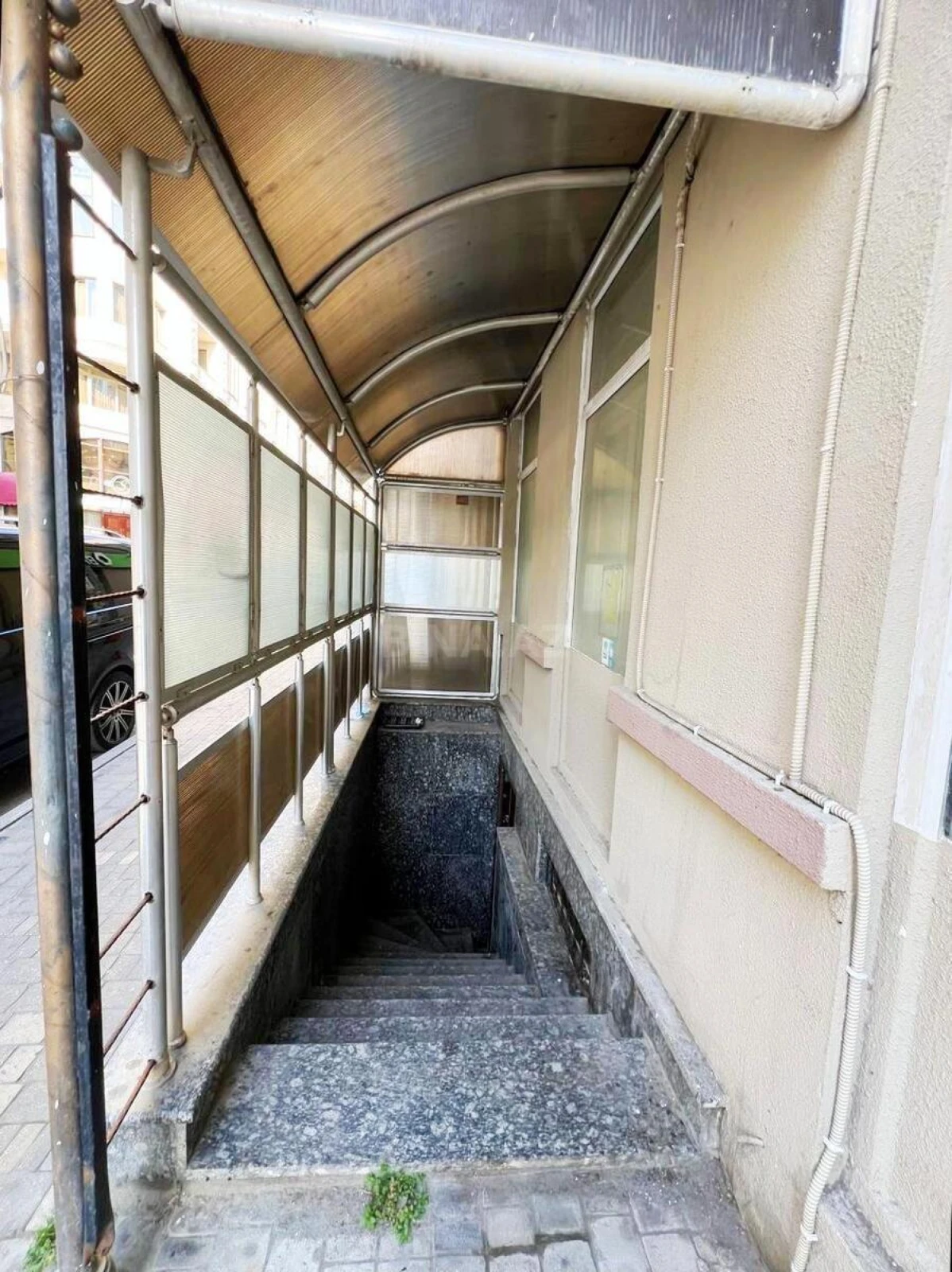 Satılır obyekt 77 m²