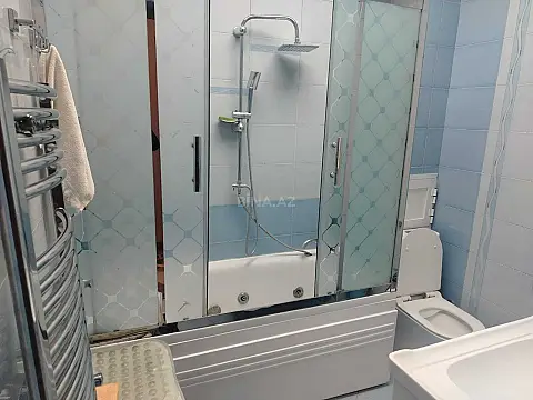 Satılır 3 otaqlı mənzil 135 m²