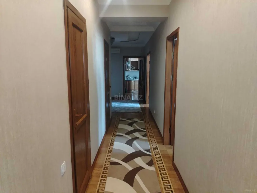 Satılır 3 otaqlı mənzil 135 m²