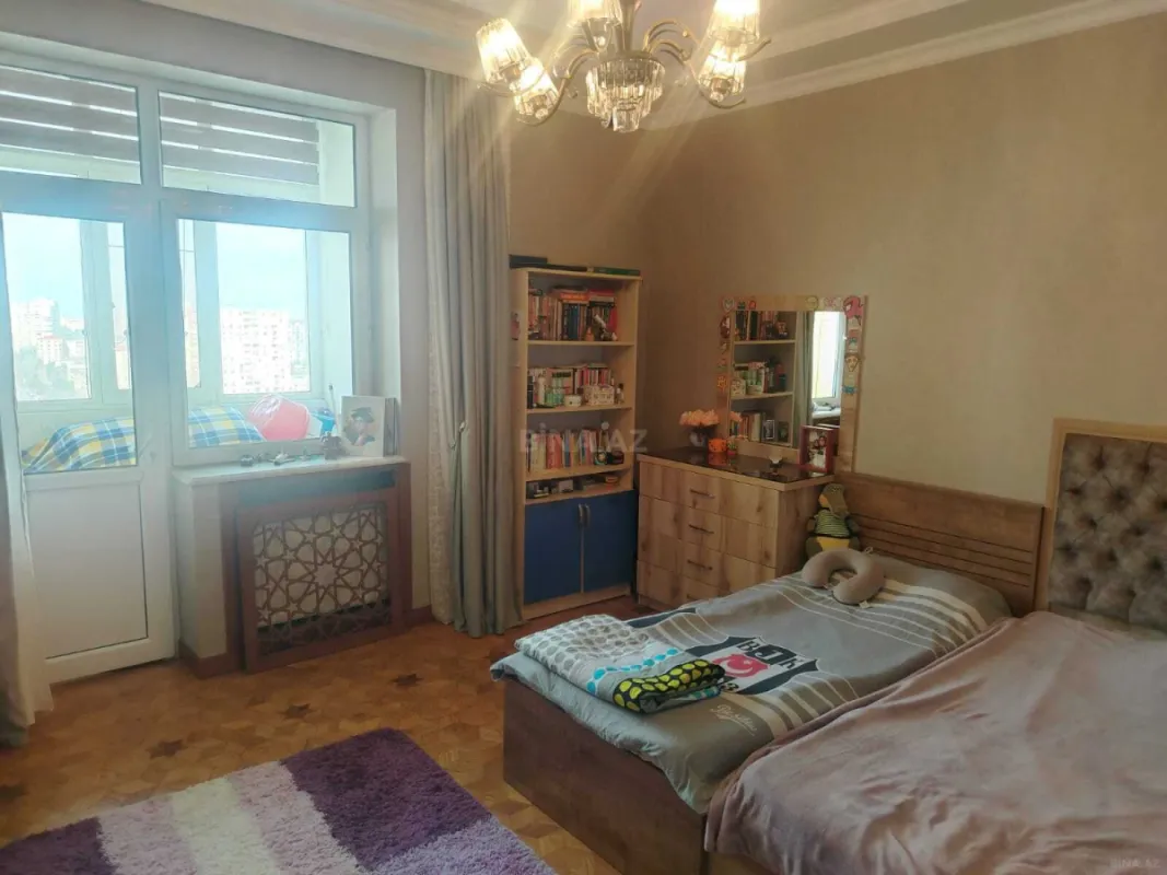 Satılır 3 otaqlı mənzil 135 m²