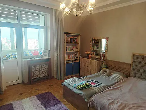 Satılır 3 otaqlı mənzil 135 m²