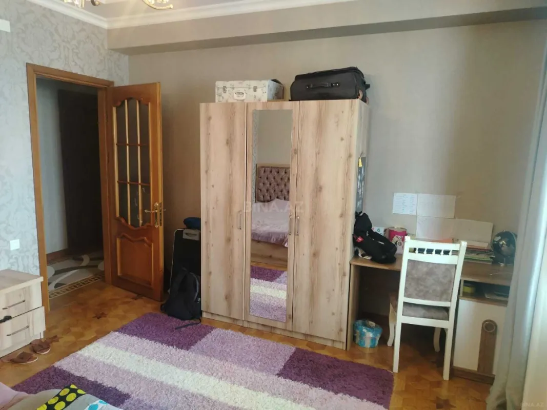 Satılır 3 otaqlı mənzil 135 m²