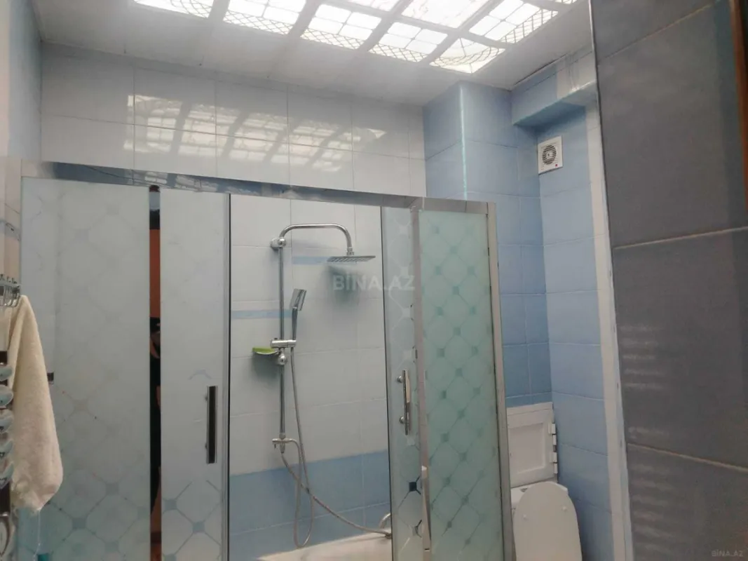 Satılır 3 otaqlı mənzil 135 m²