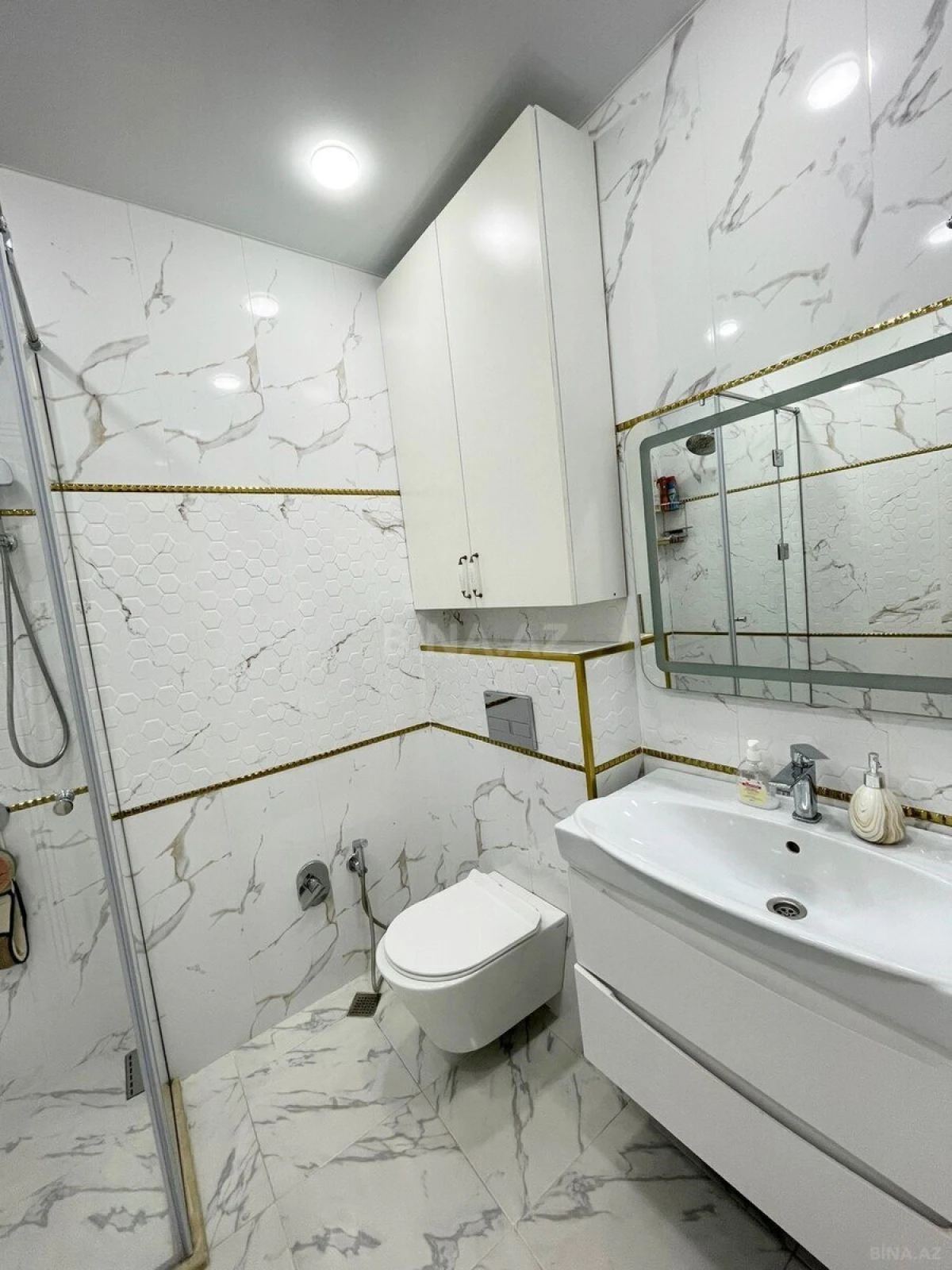 Satılır 2 otaqlı mənzil 101 m²