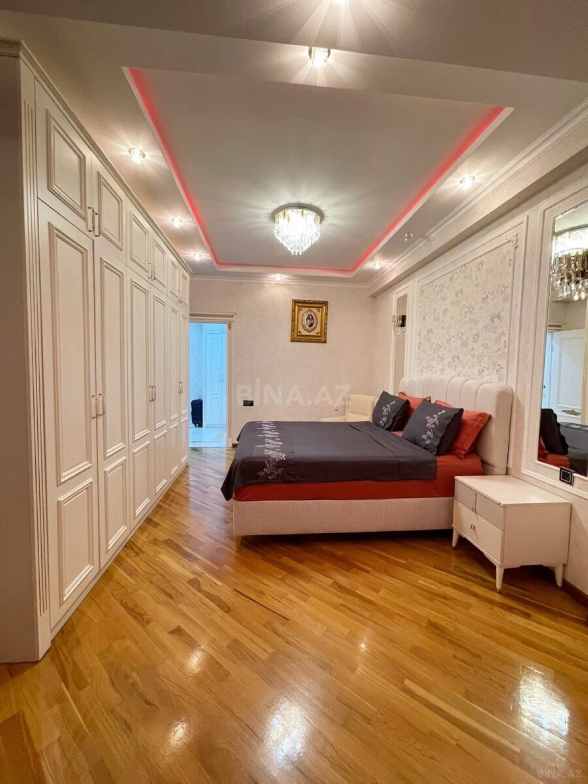 Satılır 2 otaqlı mənzil 101 m²