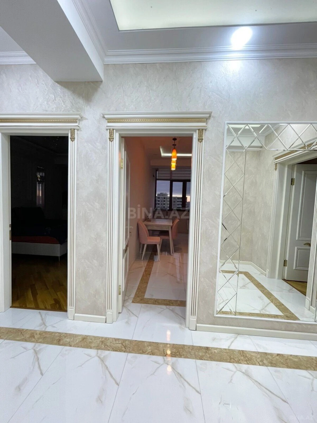 Satılır 2 otaqlı mənzil 101 m²