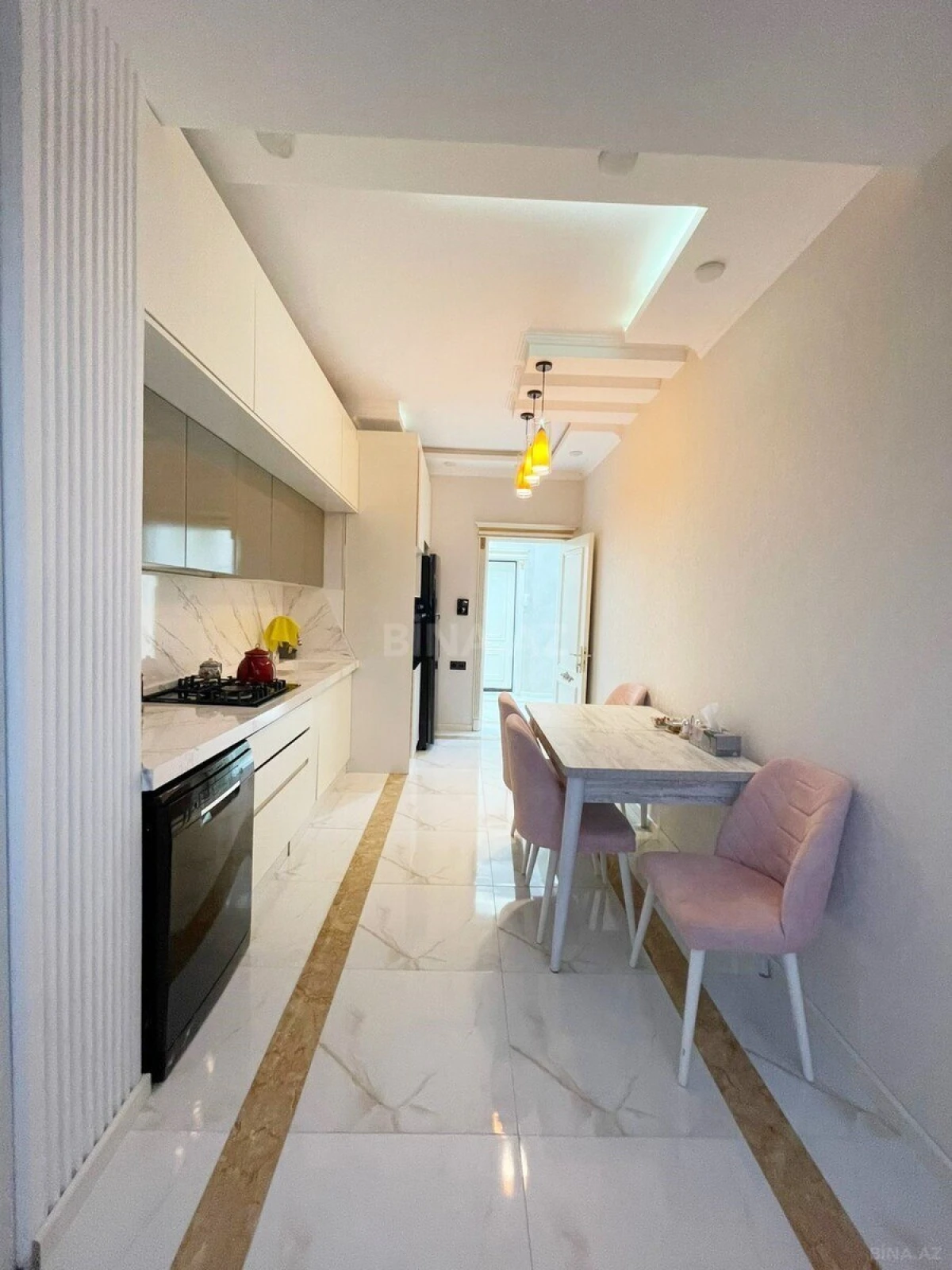 Satılır 2 otaqlı mənzil 101 m²