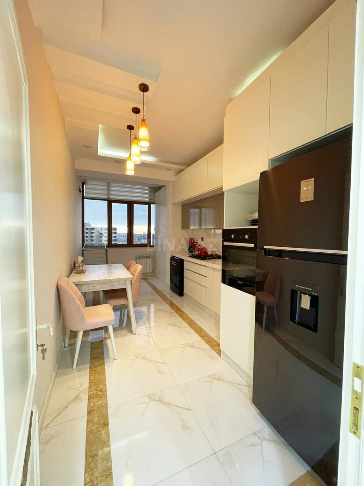 Satılır 2 otaqlı mənzil 101 m²