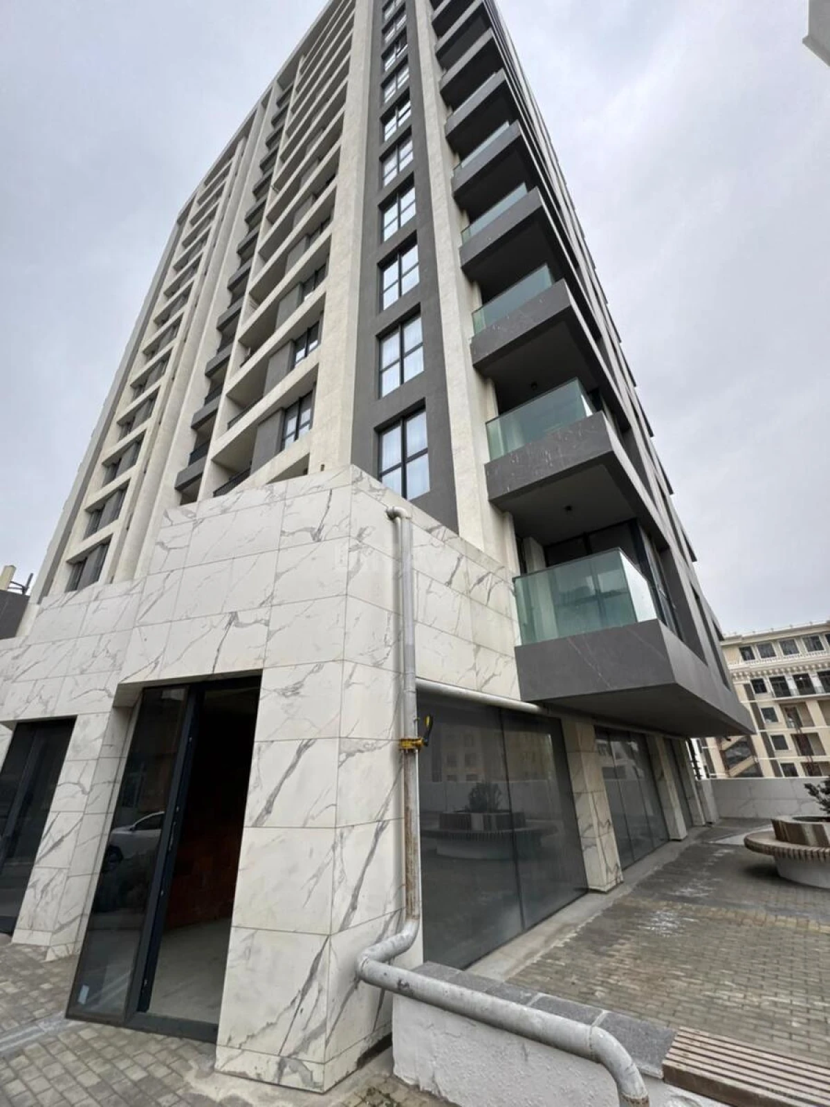 Satılır obyekt 130 m²