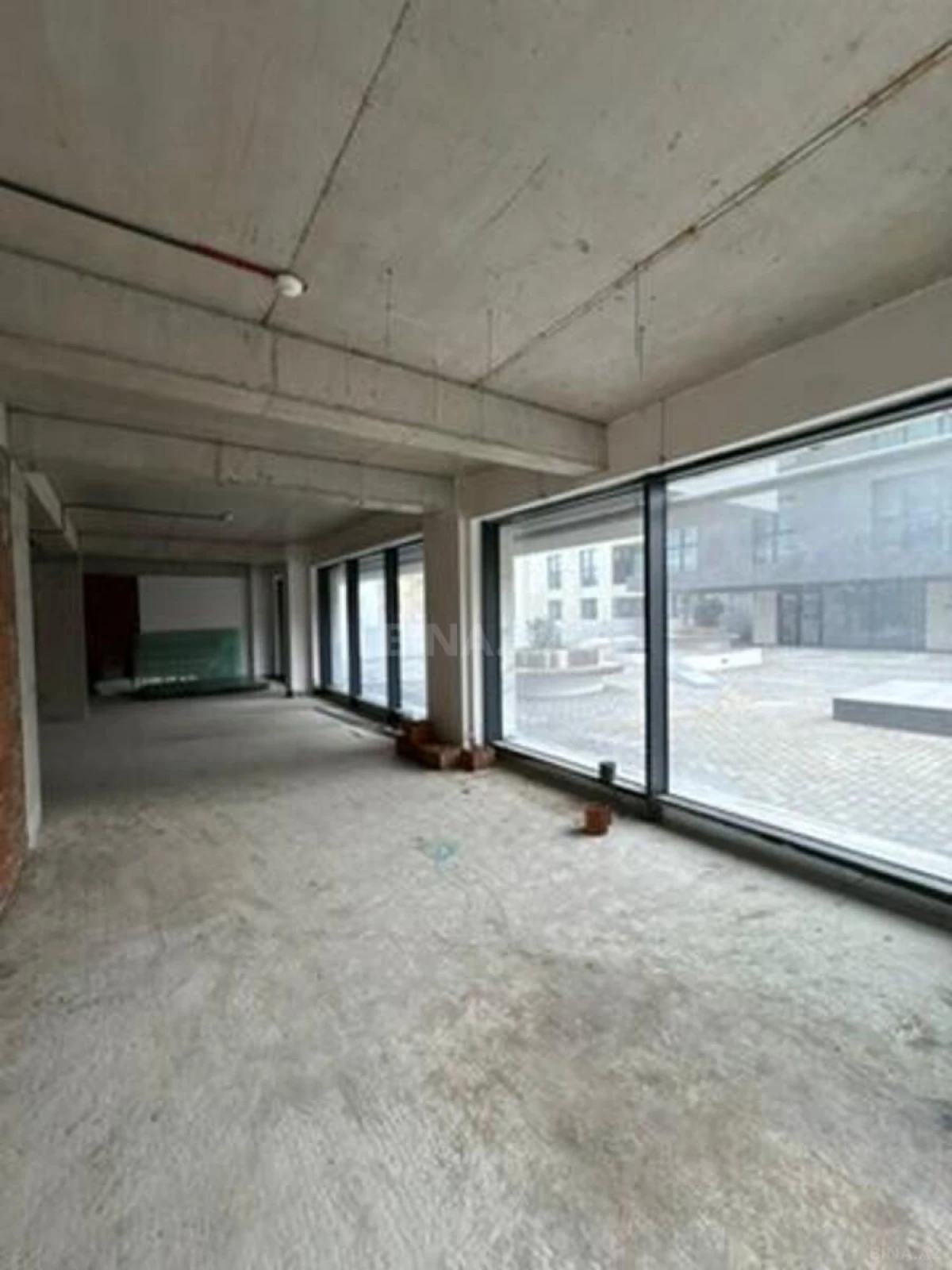 Satılır obyekt 130 m²