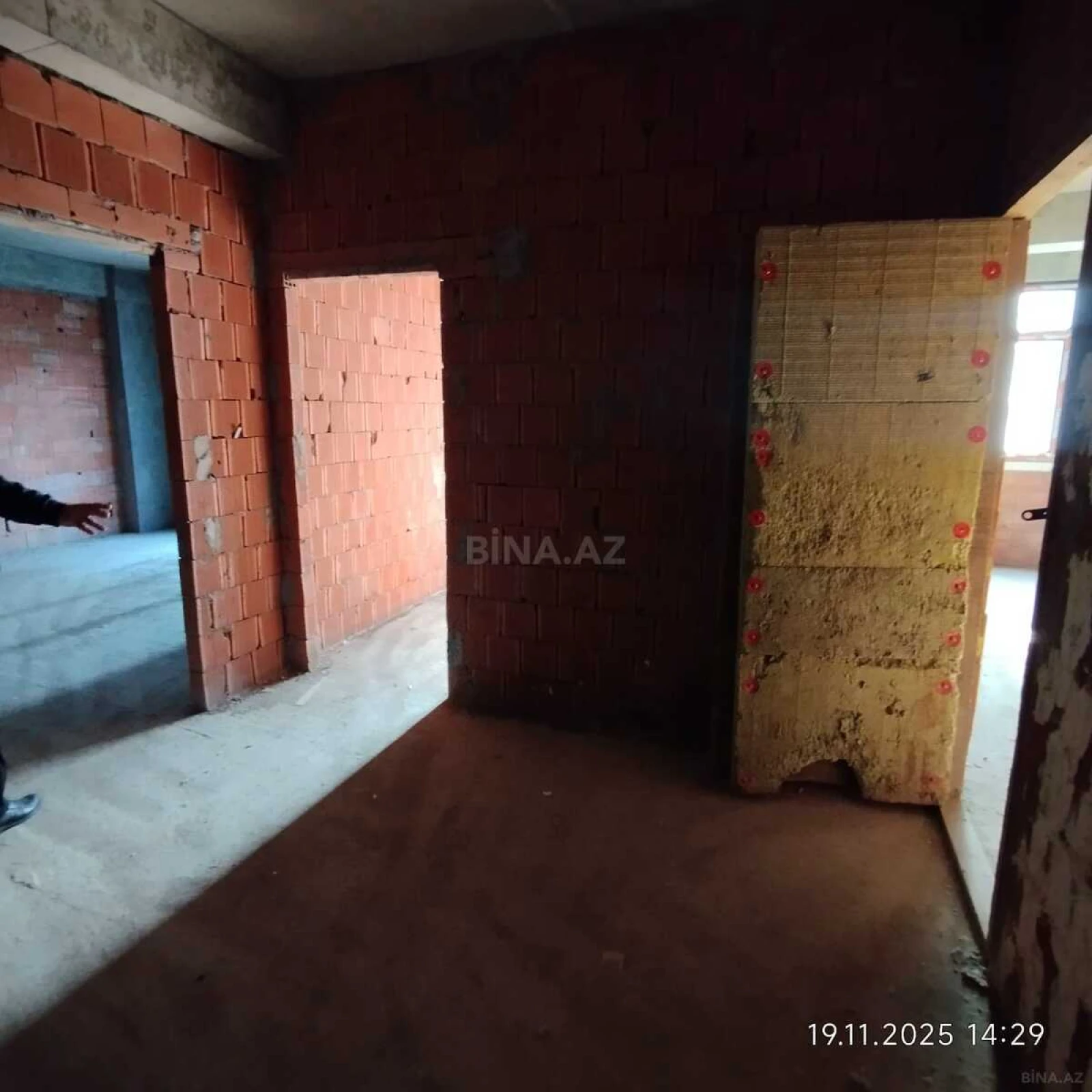 Satılır 2 otaqlı mənzil 109 m²