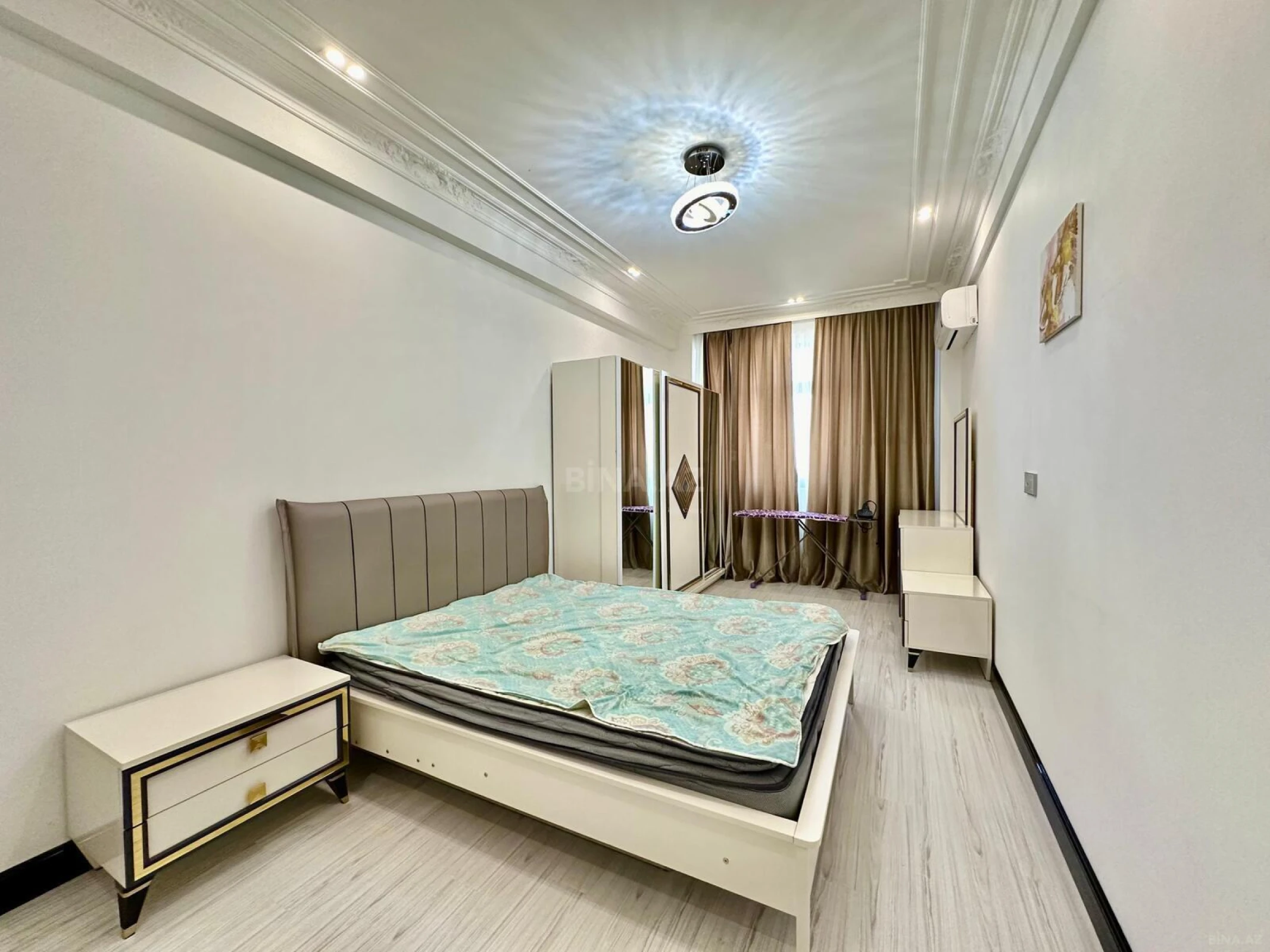 Kirayə verilir 2 otaqlı mənzil 90 m²