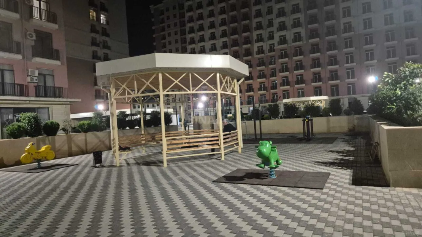 Kirayə verilir 2 otaqlı mənzil 80 m²