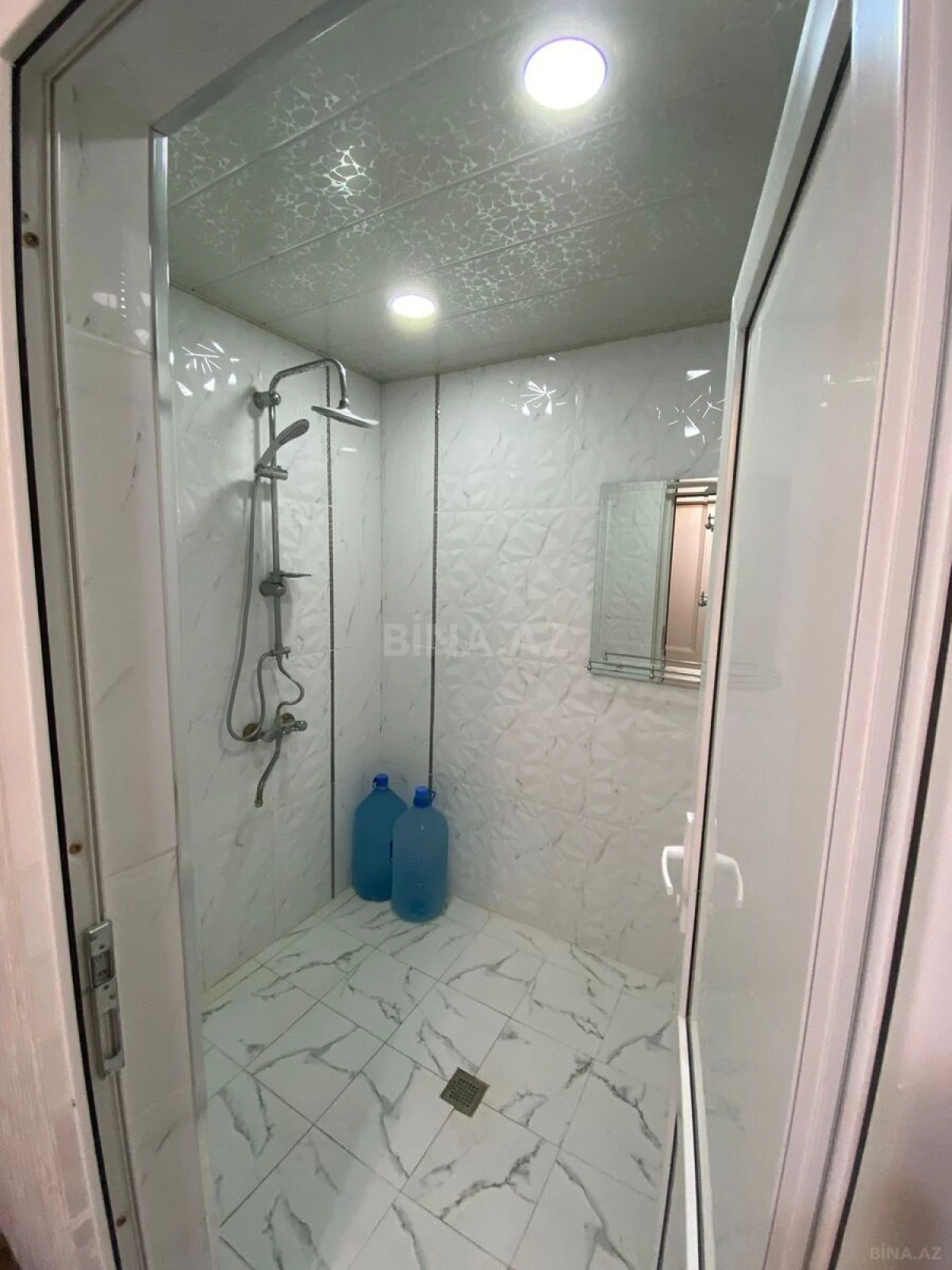 Kirayə verilir 2 otaqlı mənzil 77 m²