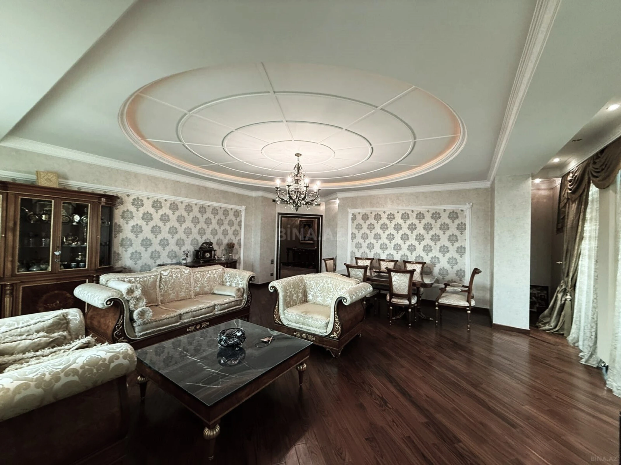 Satılır 4 otaqlı mənzil 220 m²