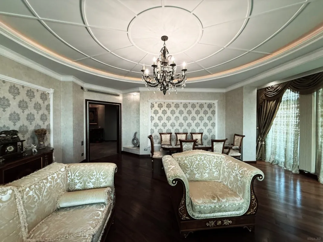 Satılır 4 otaqlı mənzil 220 m²