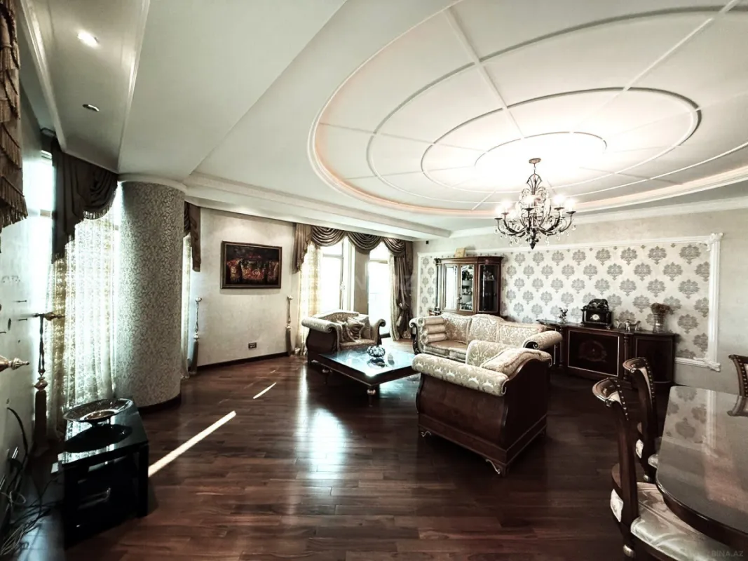 Satılır 4 otaqlı mənzil 220 m²