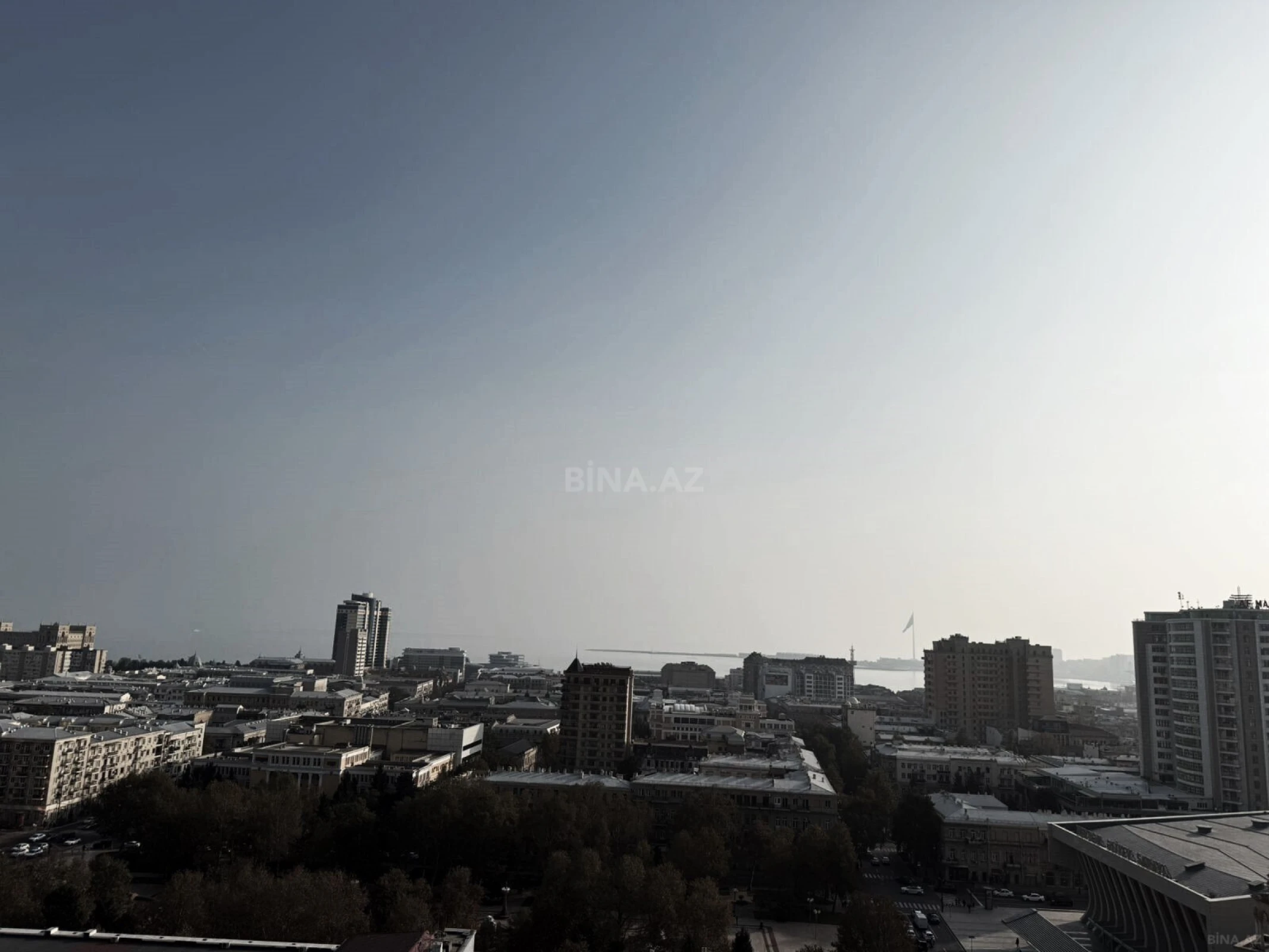 Satılır 4 otaqlı mənzil 220 m²