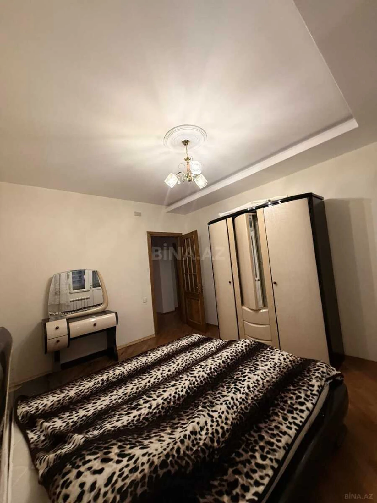 Kirayə verilir 3 otaqlı mənzil 150 m²