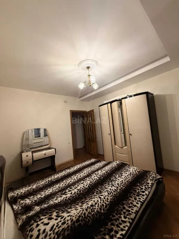 Kirayə verilir 3 otaqlı mənzil 150 m²