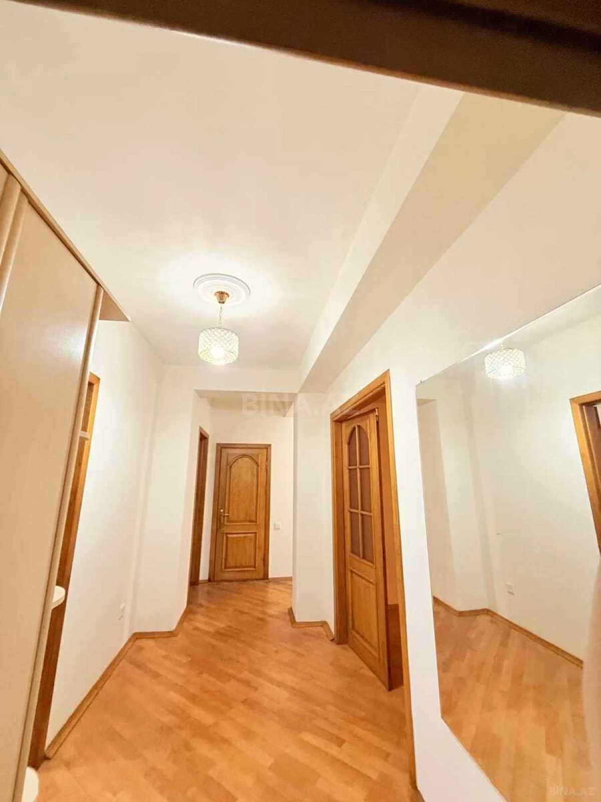 Kirayə verilir 3 otaqlı mənzil 150 m²