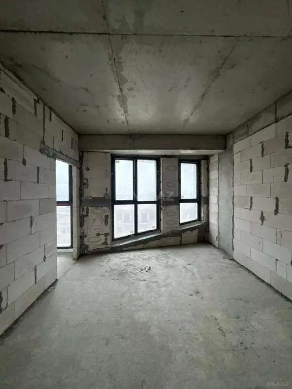 Satılır 4 otaqlı mənzil 165 m²