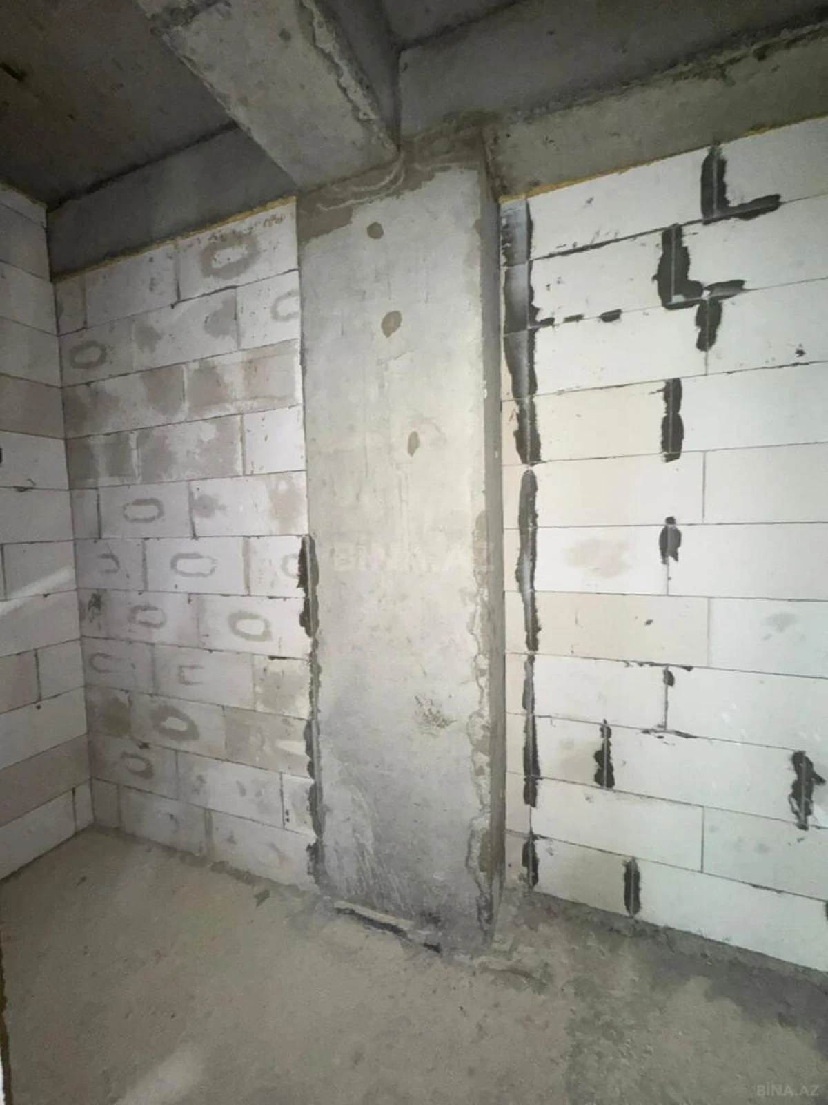 Satılır 4 otaqlı mənzil 165 m²