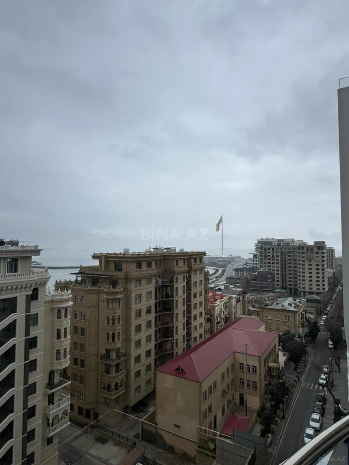 Satılır 4 otaqlı mənzil 165 m²