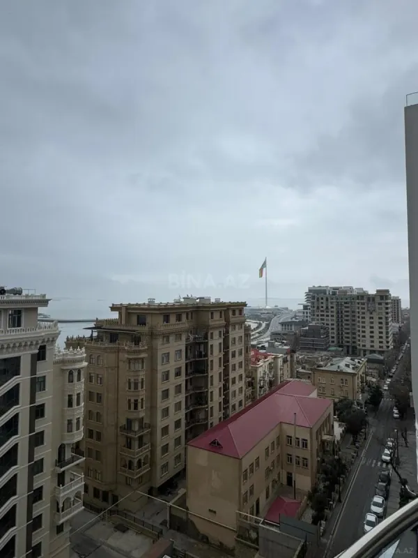 Satılır 4 otaqlı mənzil 165 m²