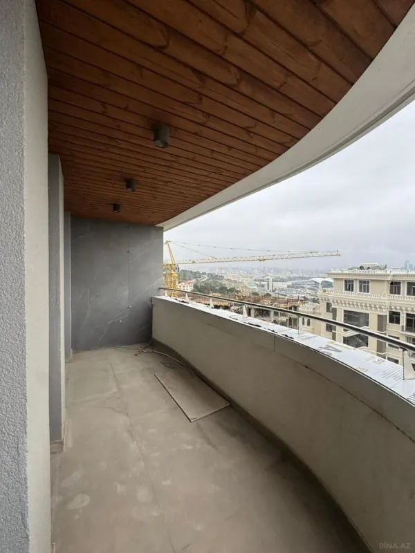Satılır 4 otaqlı mənzil 165 m²