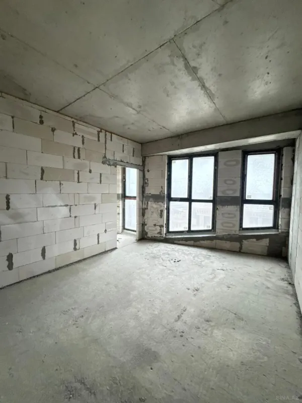 Satılır 4 otaqlı mənzil 165 m²