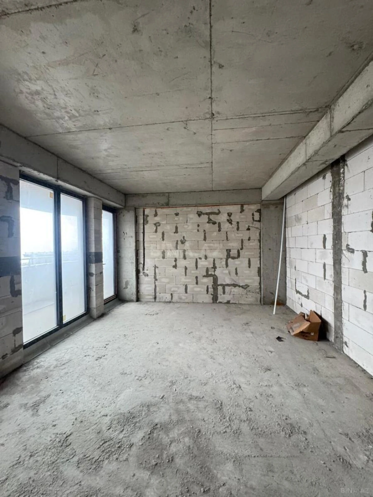 Satılır 4 otaqlı mənzil 165 m²